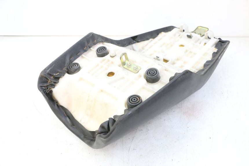 photo de SELLE YAMAHA FZS FAZER 600 (2001 - 2003) - Stato della superficie e materiale