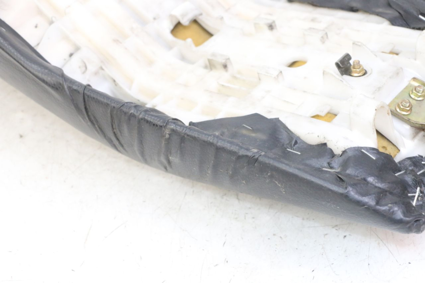 photo de SELLE YAMAHA FZS FAZER 600 (2001 - 2003) - Dettagli dei punti di fissaggio