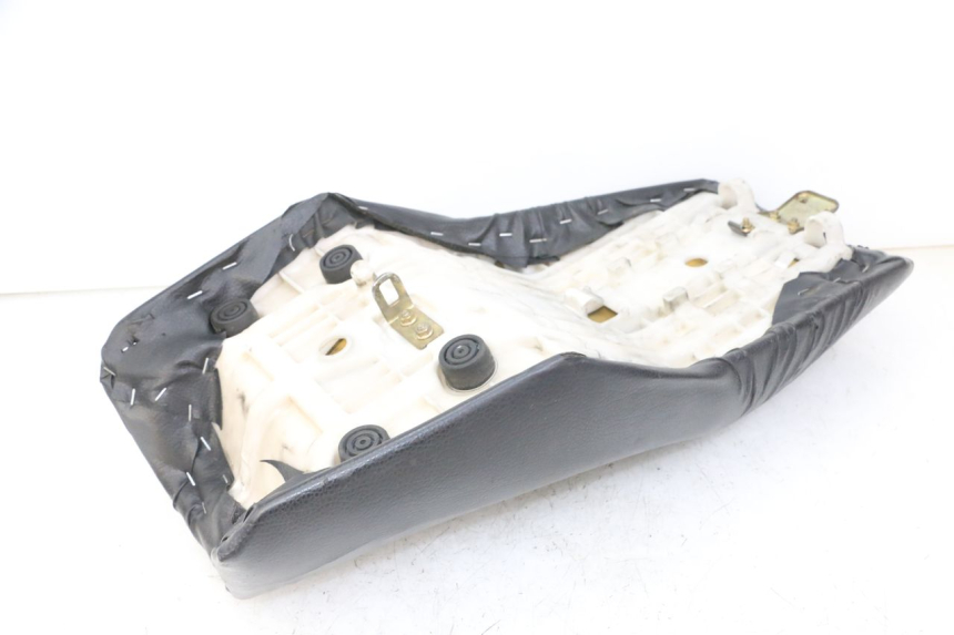 photo de SELLE YAMAHA FZS FAZER 600 (2001 - 2003) - Stato della superficie e materiale