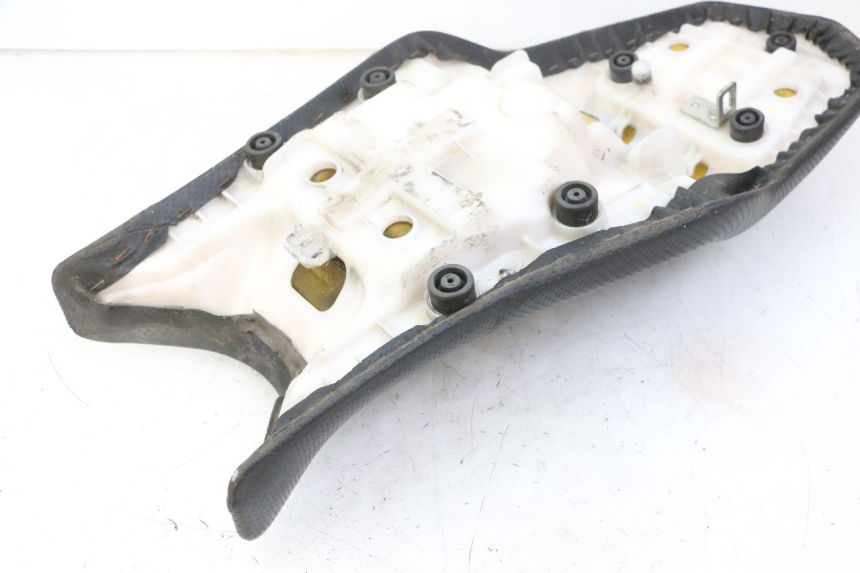 photo de SELLA YAMAHA XJ6 600 (2008 - 2016) - Dettagli dei punti di fissaggio