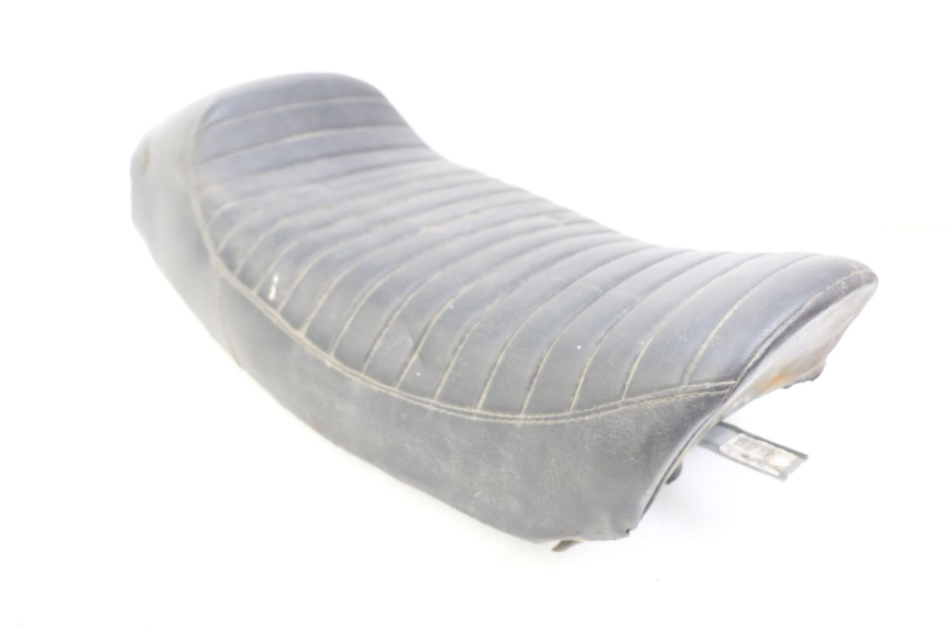 photo de SELLE KAWASAKI ZEPHYR 1100 ( - 1995) - Stato della superficie e materiale