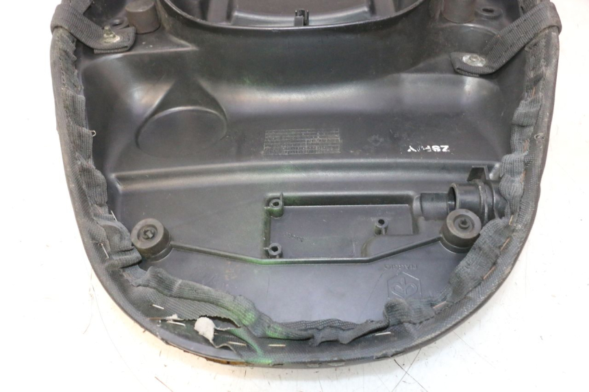 photo de SELLE PIAGGIO ZIP 2T 50 (2009 - 2019) - Dettagli dei punti di fissaggio