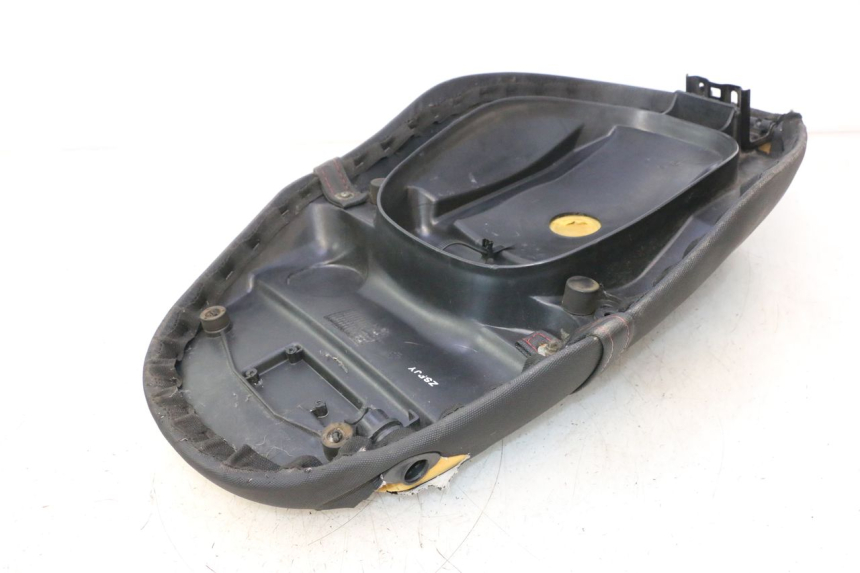 photo de SELLA PIAGGIO ZIP IGET 4T 50 (2021 - 2023) - Stato della superficie e materiale