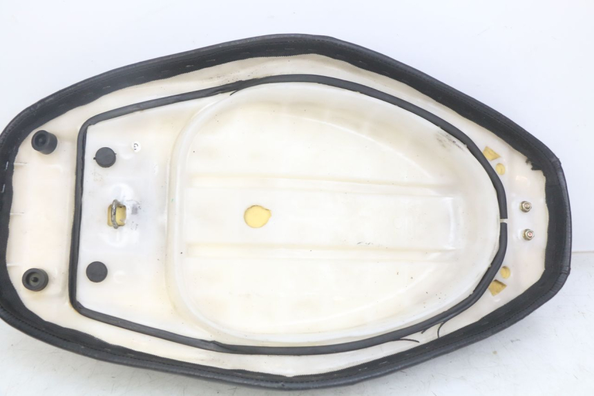 photo de SELLE UNIVERSAL BIKE ZN50QT-11B 50 (2018 - 2021) - Stato della superficie e materiale