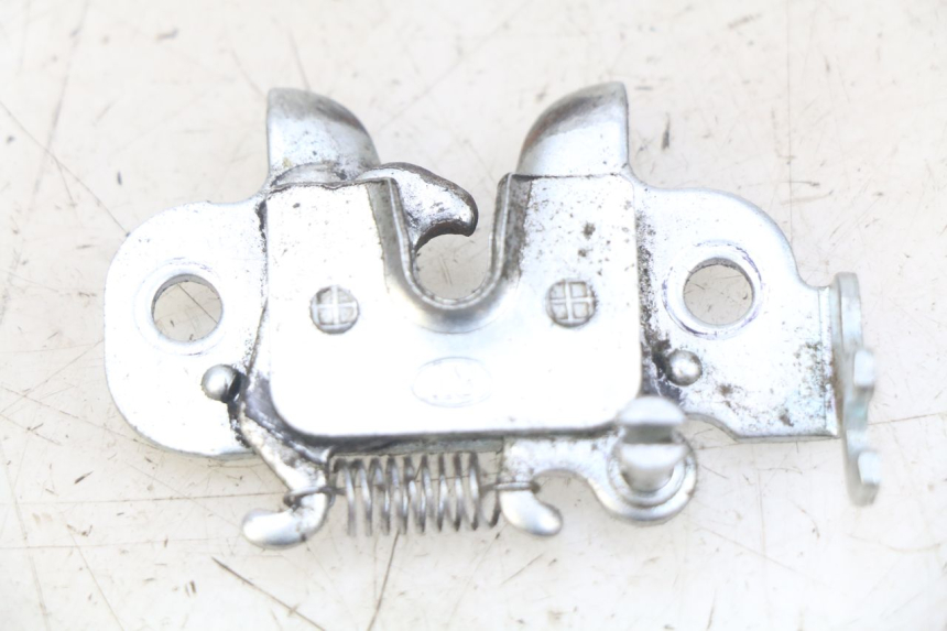 photo de SERRATURA SELLA PEUGEOT KISBEE 4T 50 (2018 - 2022) - Dettaglio del componente