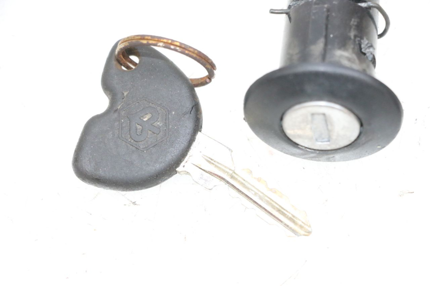 photo de SERRATURA SELLA PIAGGIO NEW TYPHOON 50 (2018 - 2021) - Primo piano tecnico