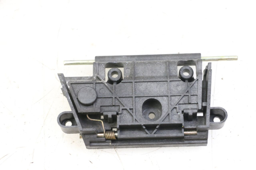 photo de SERRATURA SELLA PEUGEOT VIVACITY 125 (2010 - 2017) - Zoom sullo stato d'uso