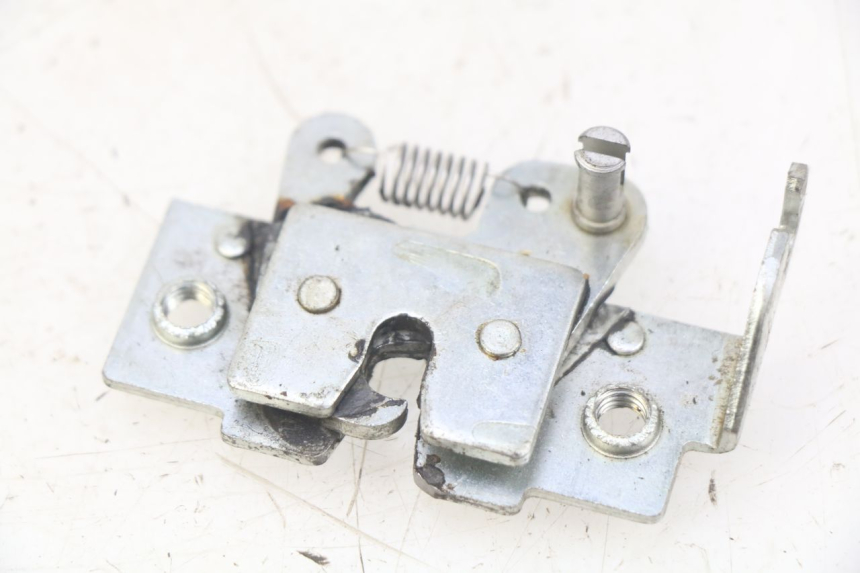 photo de SERRATURA SELLA YAMAHA XMAX X-MAX 125 (2006 - 2009) - Dettaglio del componente