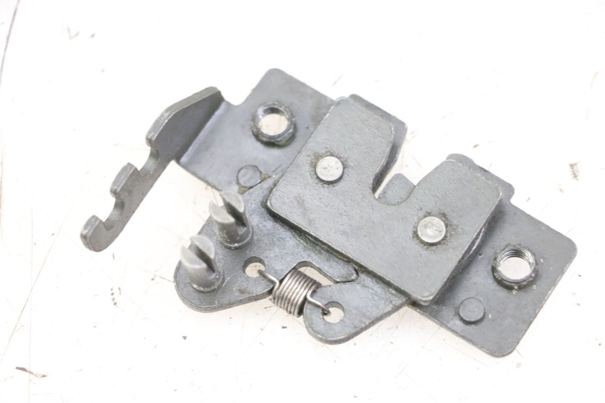 photo de SERRATURA SELLA PIAGGIO XEVO - X EVO 125 (2007 - 2017) - Dettaglio del componente