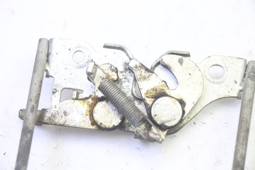 photo de SERRATURA SELLA HONDA CBF 125 (2009 - 2015) - Zoom sullo stato d'uso