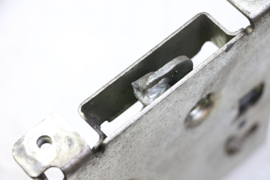 photo de SERRATURA SELLA HONDA FES S-WING SWING ABS 125 (2007 - 2015) - Primo piano tecnico