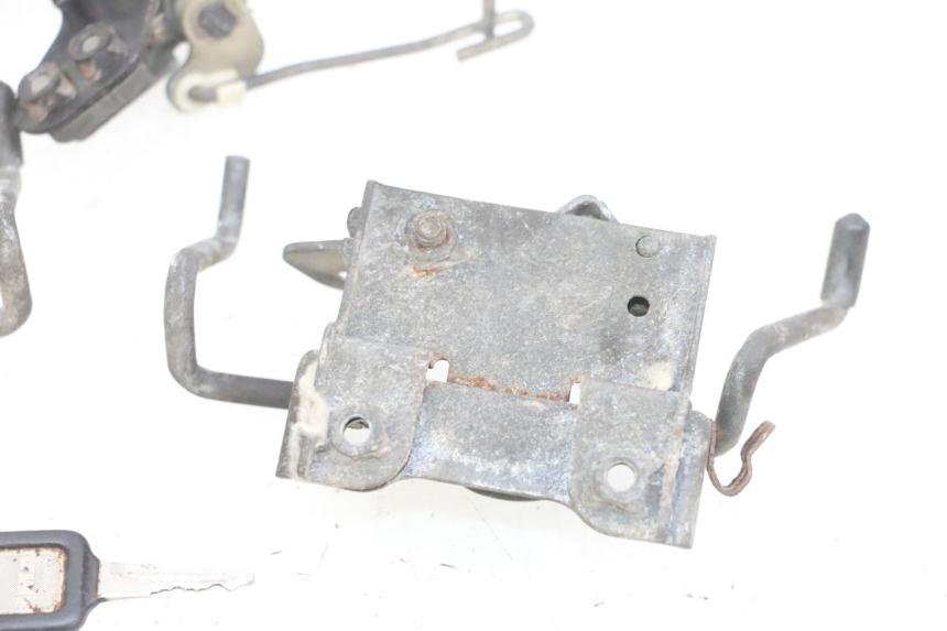 photo de SERRATURA SELLA KAWASAKI GPX R WARBIRD 600 (1988 - 1993) - Altra angolazione