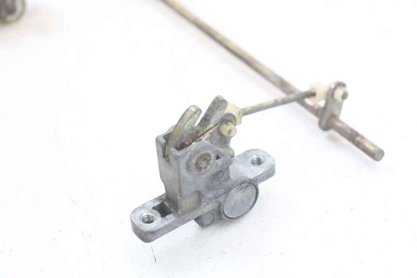 photo de Serratura sella KAWASAKI GTR 1000 (1994 - 2004) - Dettagli dei punti di fissaggio