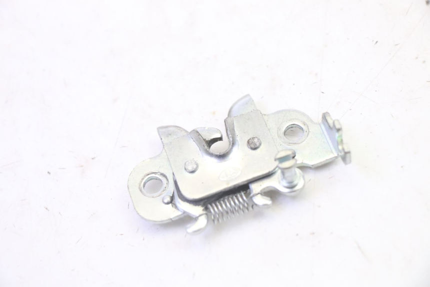 photo de SERRATURA SELLA PEUGEOT KISBEE 2T 50 (2010 - 2017) - Dettaglio del componente