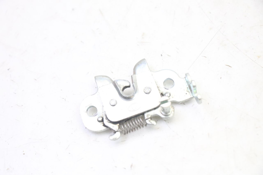 photo de SERRATURA SELLA PEUGEOT KISBEE 4T 50 (2018 - 2022) - Dettaglio del componente