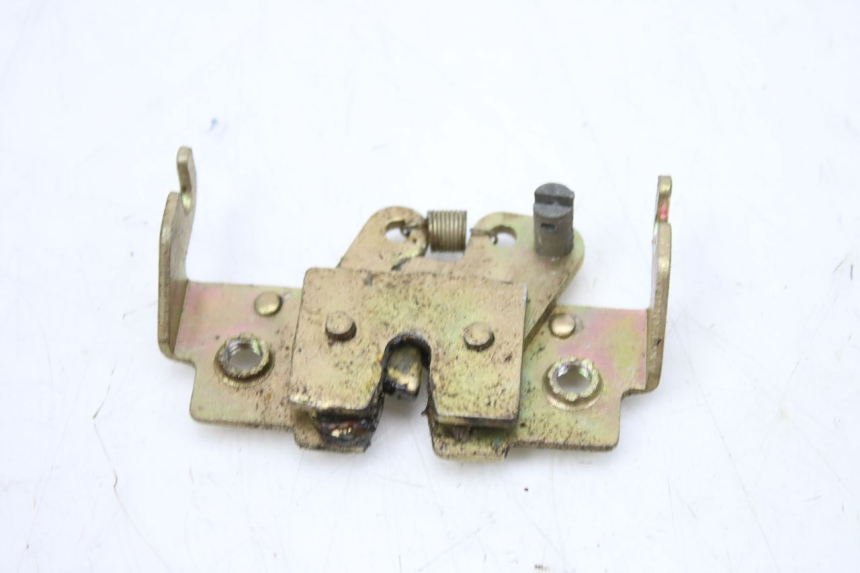 photo de SERRATURA SELLA KEEWAY OUTLOOK 125 (2007 - 2013) - Dettagli dei punti di fissaggio