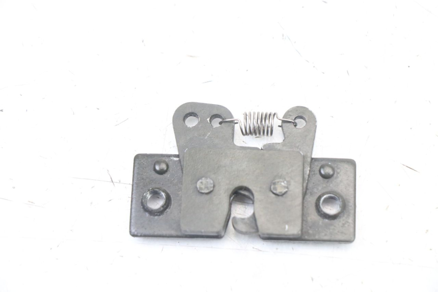 photo de SERRATURA SELLA PEUGEOT SATELIS COMPRESSOR K15 125 (2006 - 2009) - Dettaglio del componente