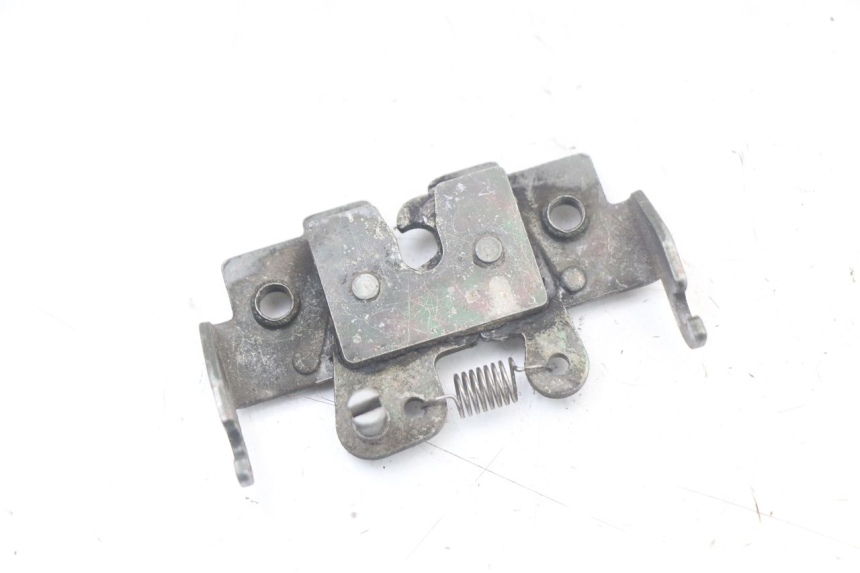 photo de Serratura sella PIAGGIO BEVERLY 125 (1998 - 2005) - Dettaglio del componente