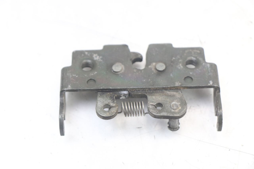 photo de Serratura sella PIAGGIO BEVERLY 125 (1998 - 2005) - Altra angolazione