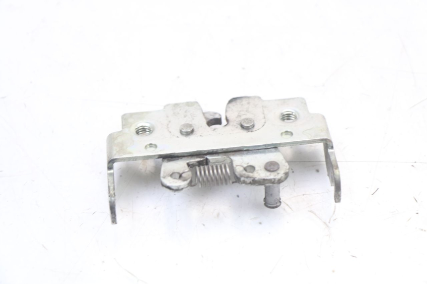 photo de Serratura sella SUZUKI BURGMAN 125 (2007 - 2014) - Altra angolazione