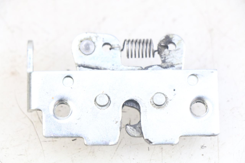 photo de SERRATURA SELLA YAMAHA XMAX X-MAX 125 (2006 - 2009) - Dettaglio del componente