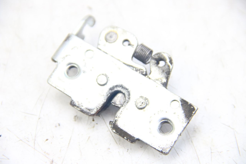 photo de SERRATURA SELLA YAMAHA XMAX X-MAX 125 (2006 - 2009) - Dettaglio del componente