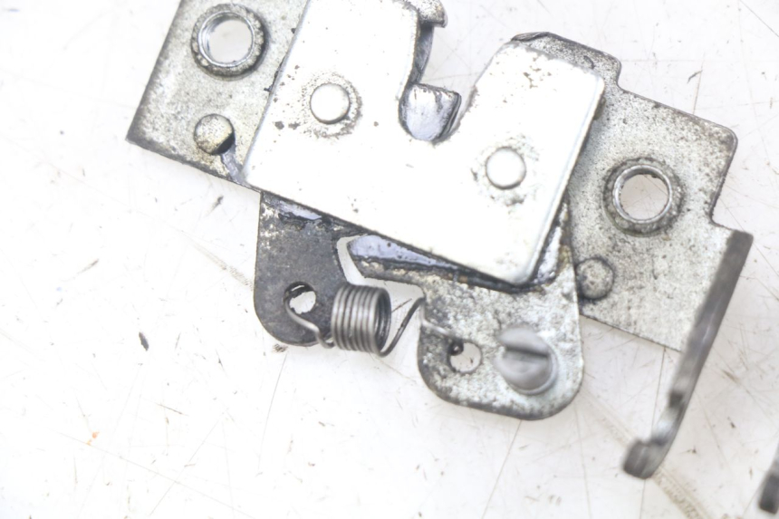 photo de SERRATURA SELLA YAMAHA X-MAX XMAX 250 (2006 - 2009) - Primo piano tecnico