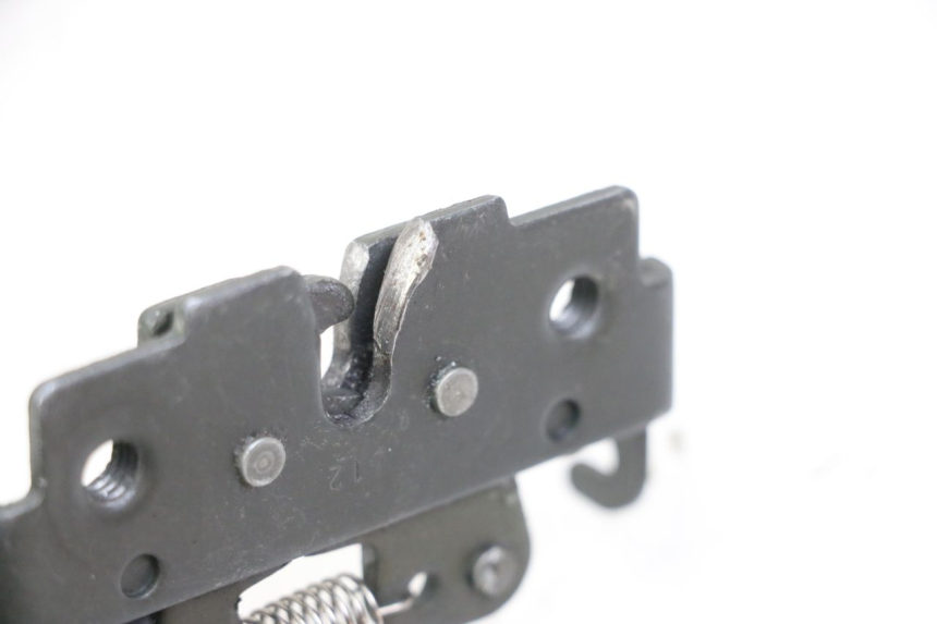 photo de SERRATURA SELLA PIAGGIO XEVO - X EVO 125 (2007 - 2017) - Dettaglio del componente