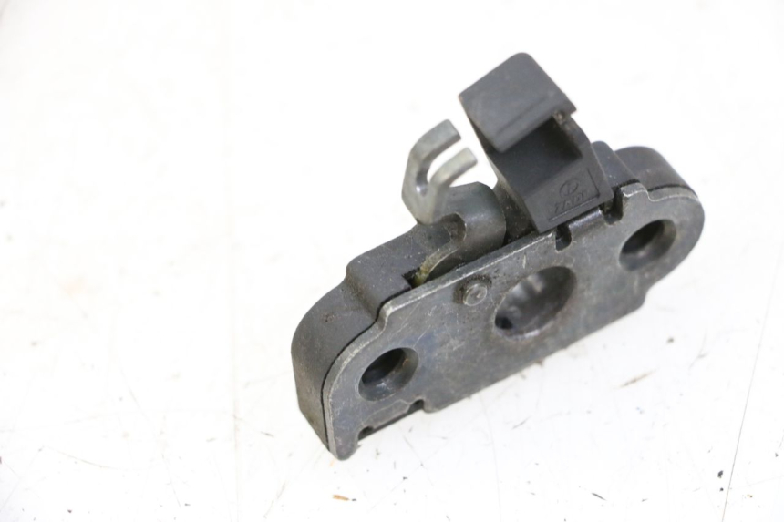 photo de SERRATURA SELLA YAMAHA YP MAJESTY 125 (2002 - 2006) - Dettaglio del componente