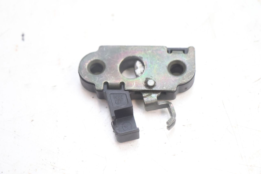 photo de SERRATURA SELLA YAMAHA YP MAJESTY 125 (2002 - 2006) - Dettaglio del componente