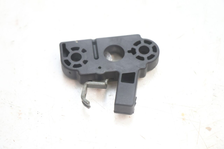 photo de SERRATURA SELLA YAMAHA YP MAJESTY 125 (2002 - 2006) - Altra angolazione