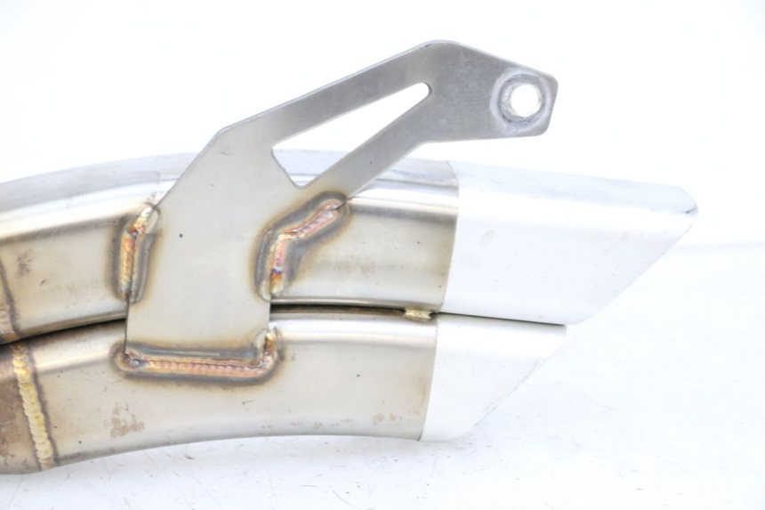 photo de SILENZIATORE SUZUKI GSR 750 (2011 - 2017) - Primo piano ad alta risoluzione