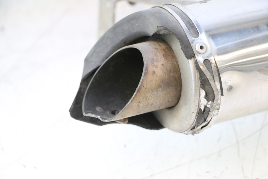 photo de SILENZIATORE SUZUKI GSR 600 (2005 - 2012) - Dettagli dei punti di fissaggio