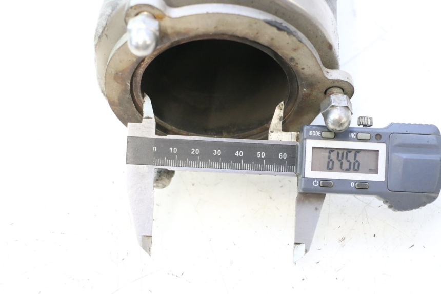 photo de SILENZIATORE KAWASAKI ZX-6R ZX6R 600 (1995 - 1997) - Primo piano tecnico