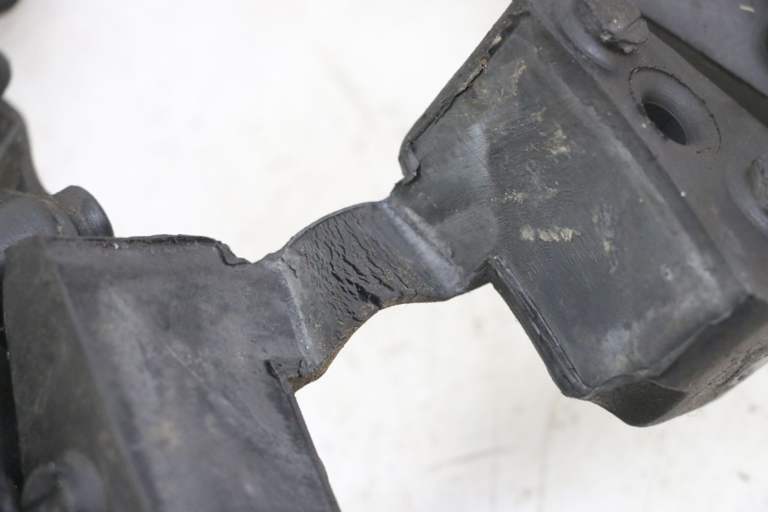 photo de SILENTBLOC CORONA TRIUMPH SPEED TRIPLE T301 900 (1994 - 1996) - Altra angolazione