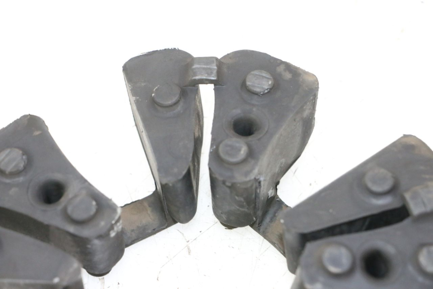 photo de CORONA SILENTBLOCK TRIUMPH SPRINT 900 (1995 - 1998) - Dettagli dei punti di fissaggio