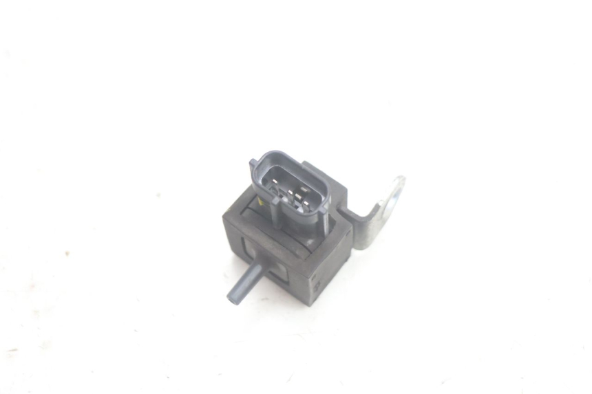 photo de SENSORE PRESSIONE ARIA SUZUKI BURGMAN EXECUTIVE ABS 650 (2006 - 2012) - Altra angolazione