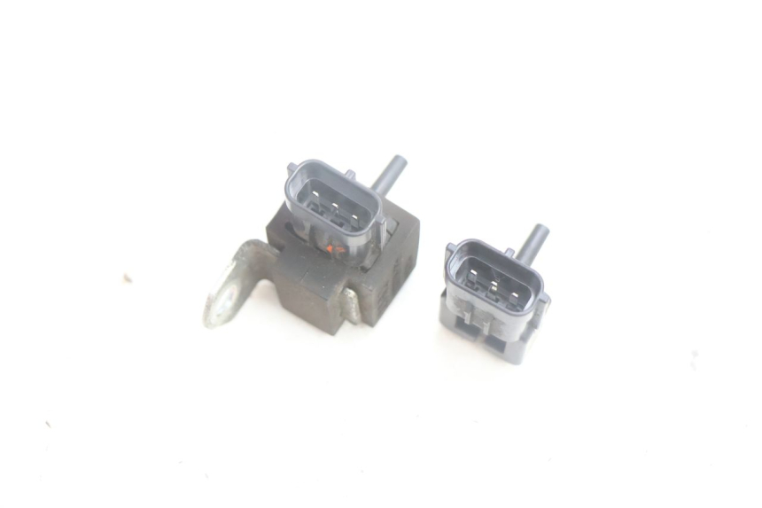photo de SENSORE PRESSIONE ARIA SUZUKI BURGMAN EXECUTIVE ABS 650 (2006 - 2012) - Altra angolazione