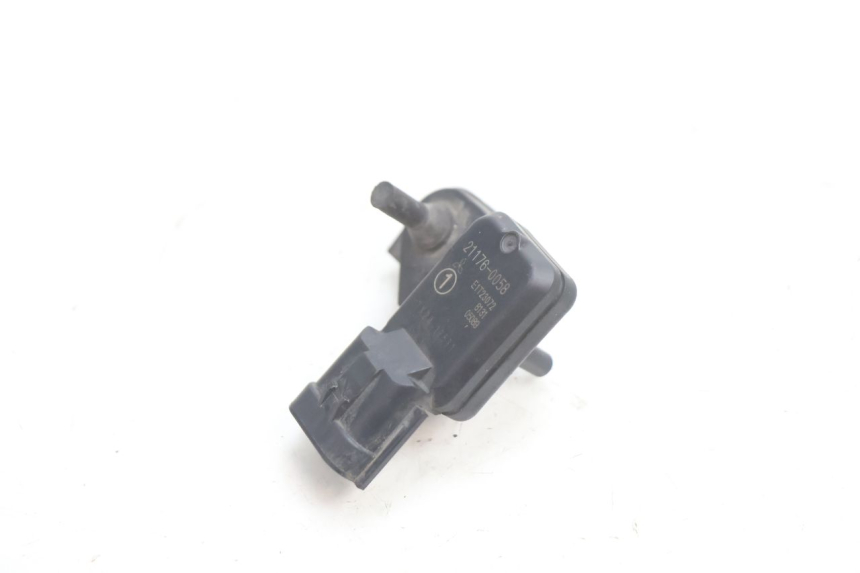 photo de SENSORE PRESSIONE ARIA KAWASAKI ER-6 ER6 N 650 (2005 - 2009) - Altra angolazione