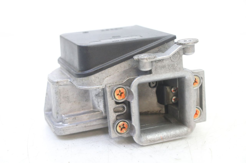 photo de SENSORE PRESSIONE ARIA BMW K 75 RT 750 (1989 - 1997) - Primo piano tecnico