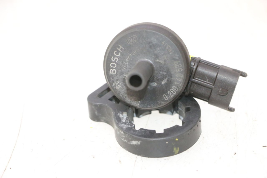 photo de SENSORE PRESSIONE ARIA PIAGGIO LIBERTY IGET 4T 50 (2015 - 2020) - Altra angolazione