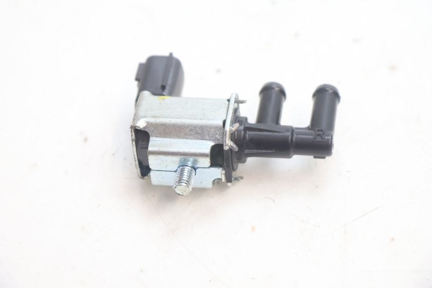 photo de SENSORE PRESSIONE ARIA PIAGGIO MP3 HPE 530 (2022 - 2026) - Altra angolazione