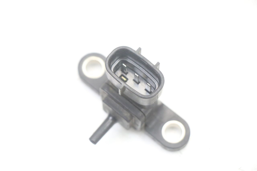 photo de SENSORE PRESSIONE ARIA YAMAHA X-MAX XMAX ABS 250 (2010 - 2014) - Primo piano tecnico