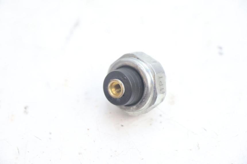 photo de OLIO SENSORE PRESSIONE SUZUKI BURGMAN EXECUTIVE ABS 650 (2006 - 2012) - Altra angolazione
