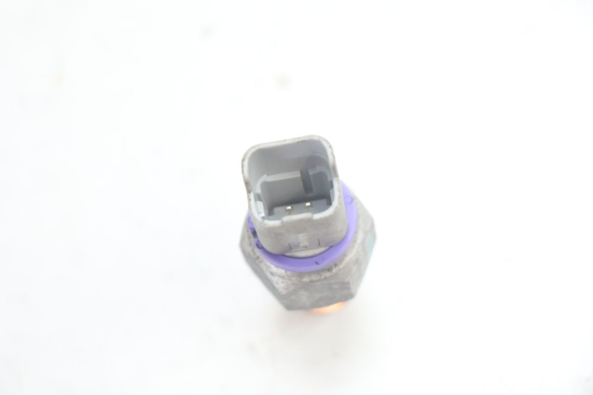 photo de FRENO OLIO SENSORE PRESSIONE PIAGGIO MP3 HPE 530 (2022 - 2026) - Primo piano tecnico