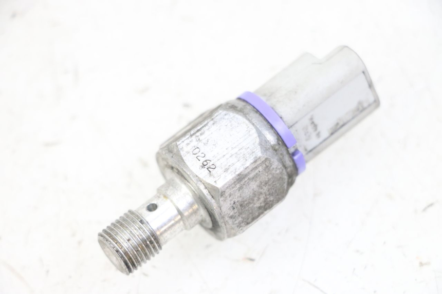 photo de FRENO OLIO SENSORE PRESSIONE PIAGGIO MP3 LT 300 (2010 - 2016) - Altra angolazione