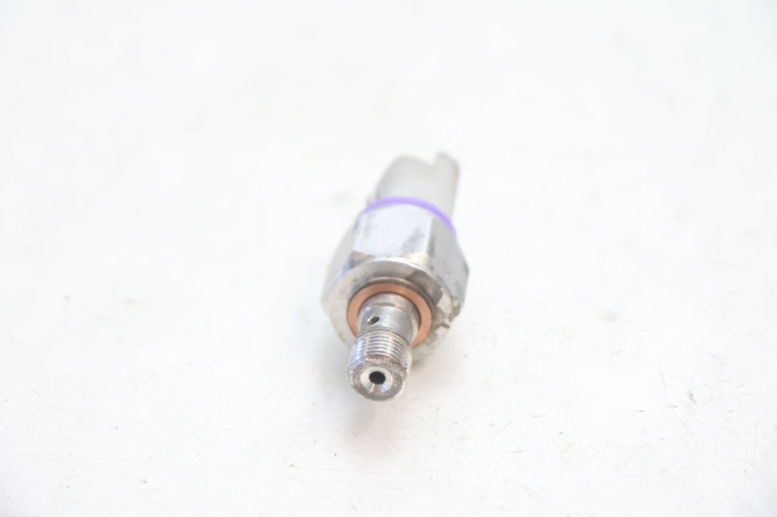 photo de FRENO OLIO SENSORE PRESSIONE PIAGGIO MP3 LT 300 (2010 - 2016) - Altra angolazione