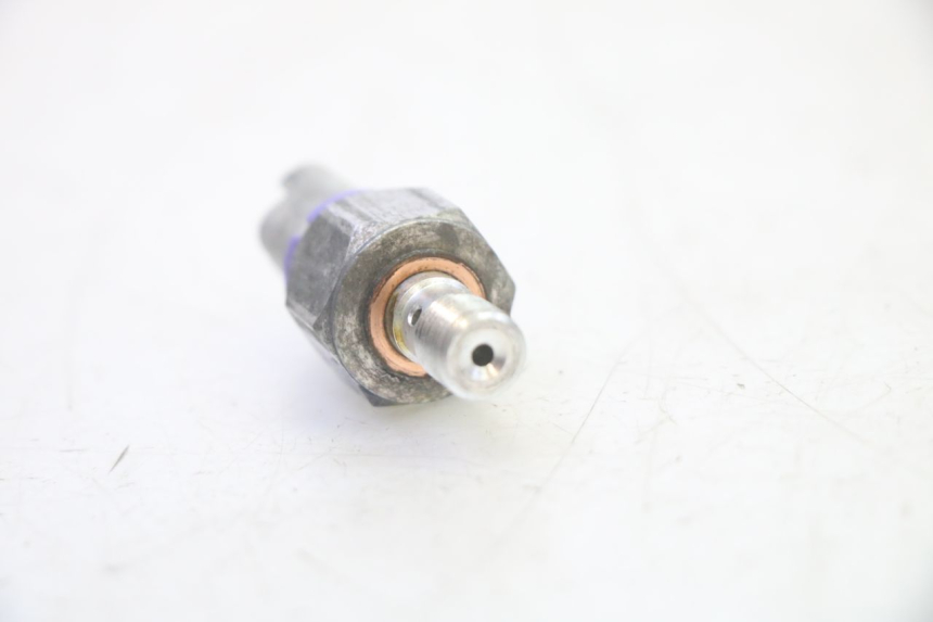 photo de FRENO OLIO SENSORE PRESSIONE PIAGGIO MP3 500 (2011 - 2015) - Primo piano tecnico