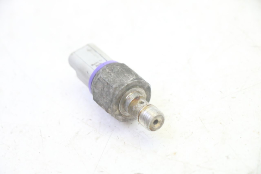 photo de SONDA PRESSIONE OLIO FRENO PIAGGIO MP3 RL 250 (2006 - 2010) - Altra angolazione