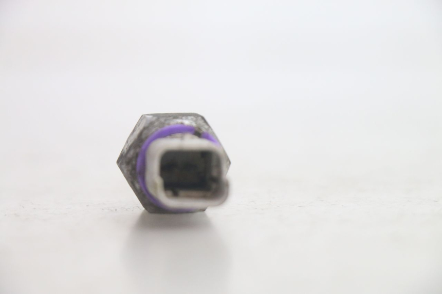 photo de SONDA PRESSIONE OLIO FRENO PIAGGIO MP3 125 (2006 - 2014) - Altra angolazione